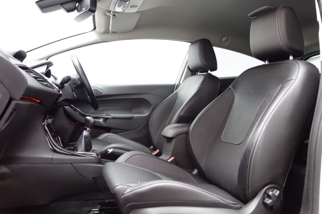 Used_2016_WHITE_FORD_FIESTA_1