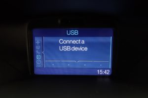 Used_2016_WHITE_FORD_FIESTA_1