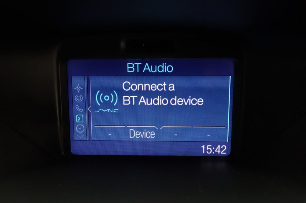 Used_2016_WHITE_FORD_FIESTA_1