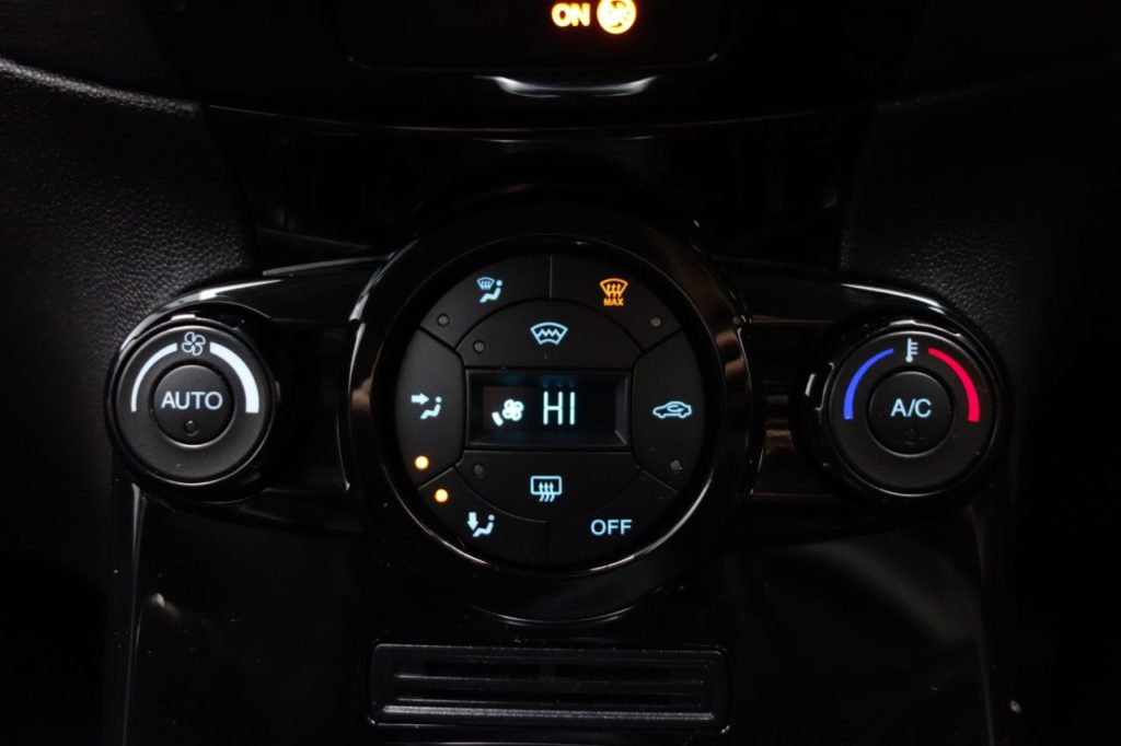Used_2016_WHITE_FORD_FIESTA_1