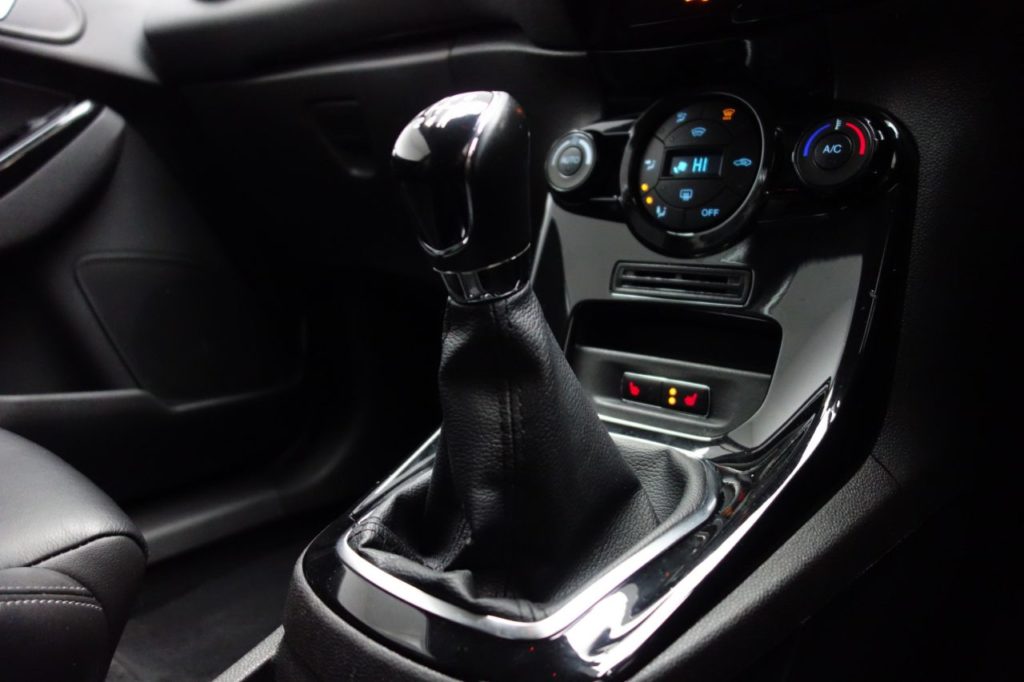 Used_2016_WHITE_FORD_FIESTA_1