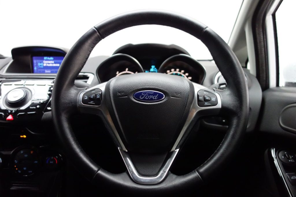 Used_2016_WHITE_FORD_FIESTA_1