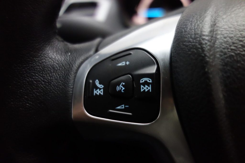 Used_2016_WHITE_FORD_FIESTA_1
