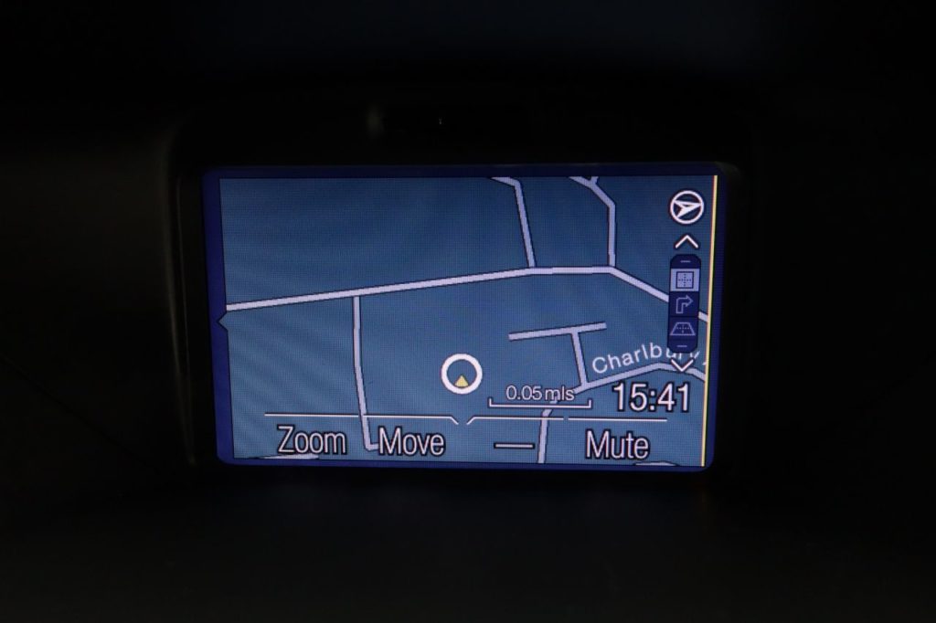 Used_2016_WHITE_FORD_FIESTA_1
