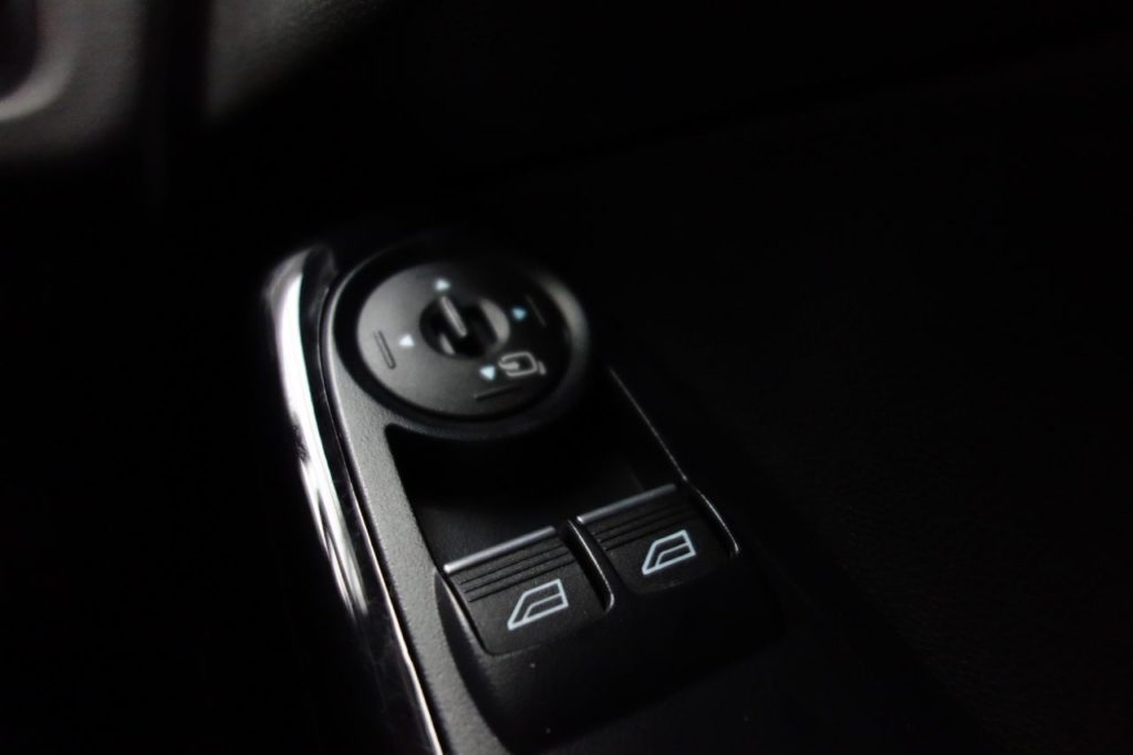 Used_2016_WHITE_FORD_FIESTA_1