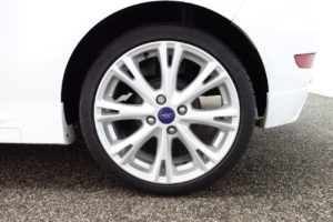Used_2016_WHITE_FORD_FIESTA_1