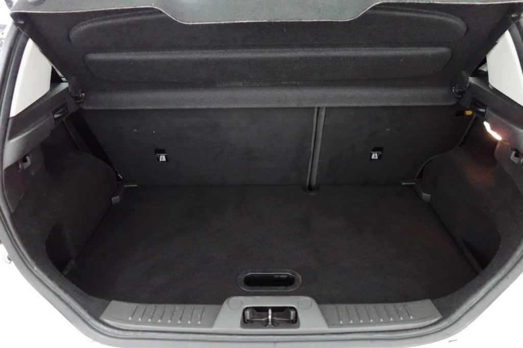 Used_2016_WHITE_FORD_FIESTA_1