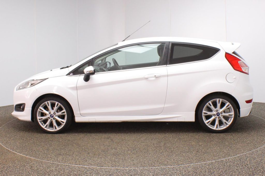 Used_2016_WHITE_FORD_FIESTA_1