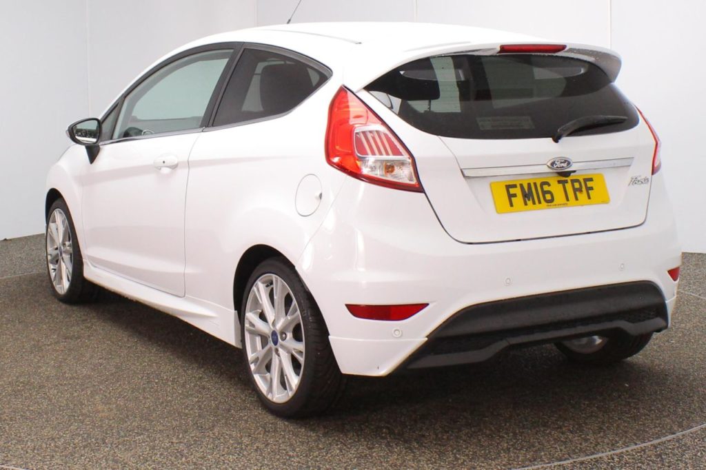 Used_2016_WHITE_FORD_FIESTA_1