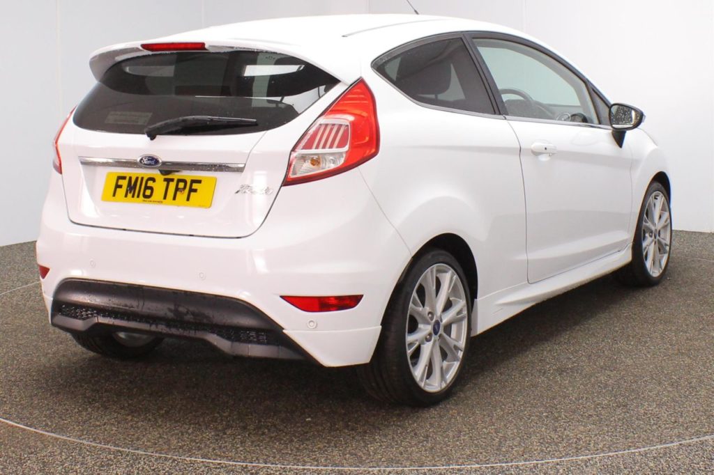 Used_2016_WHITE_FORD_FIESTA_1