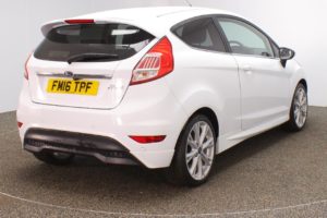 Used_2016_WHITE_FORD_FIESTA_1