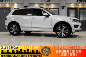 Used 2016 WHITE VOLKSWAGEN TOUAREG Estate 3.0 V6 R-LINE TDI BLUEMOTION TECHNOLOGY 5d AUTO 259 BHP (reg. 2016-12-30) for sale in Bramhall