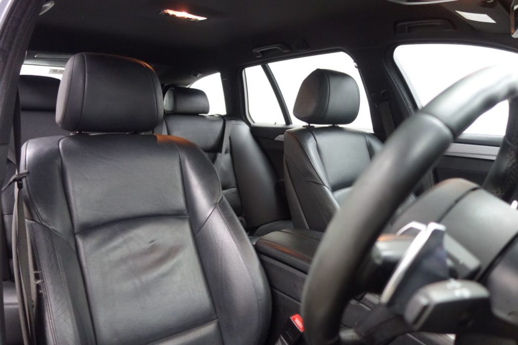 Used_2017_GREY_BMW_5-SERIES_2