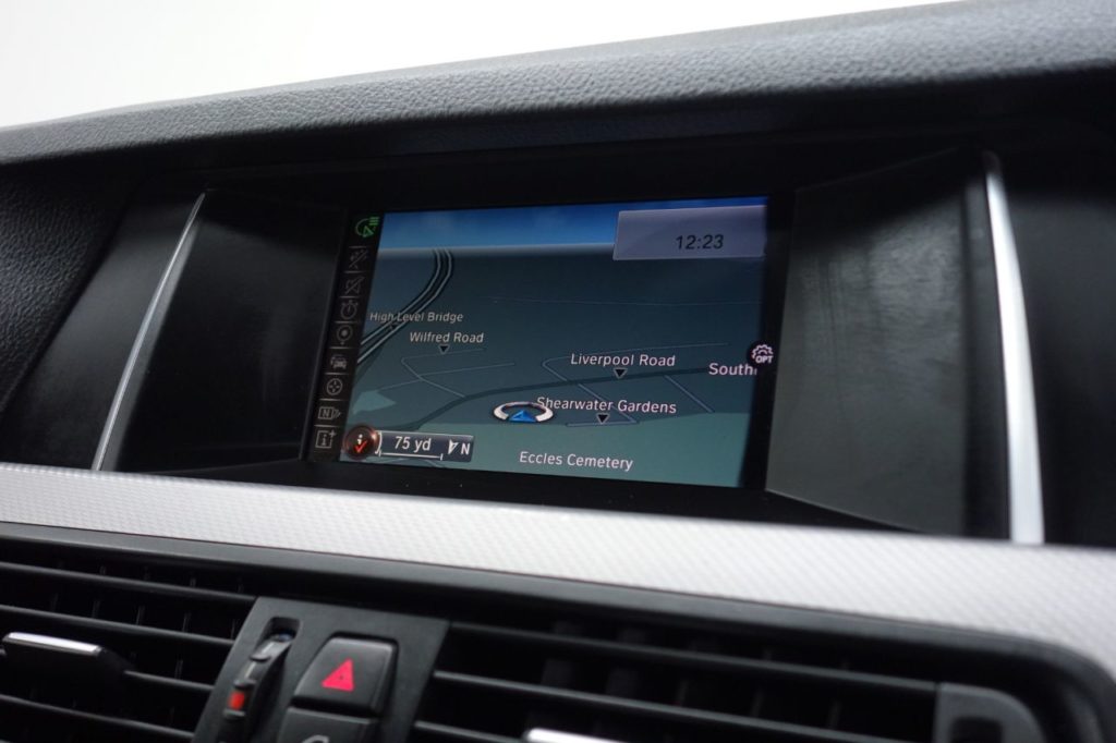 Used_2017_GREY_BMW_5-SERIES_2
