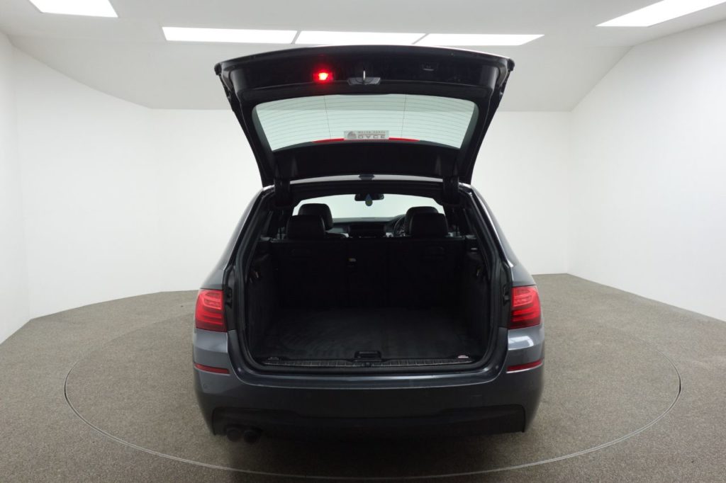 Used_2017_GREY_BMW_5-SERIES_2
