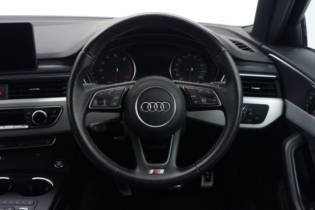 Used_2017_WHITE_AUDI_A4_1