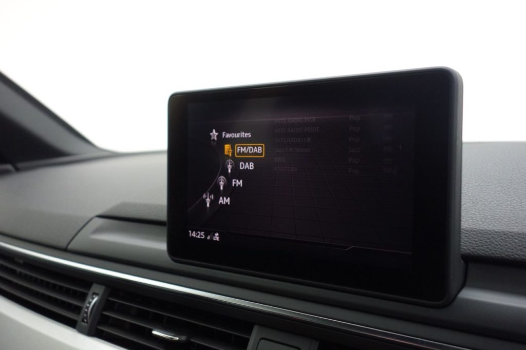 Used_2017_WHITE_AUDI_A4_1