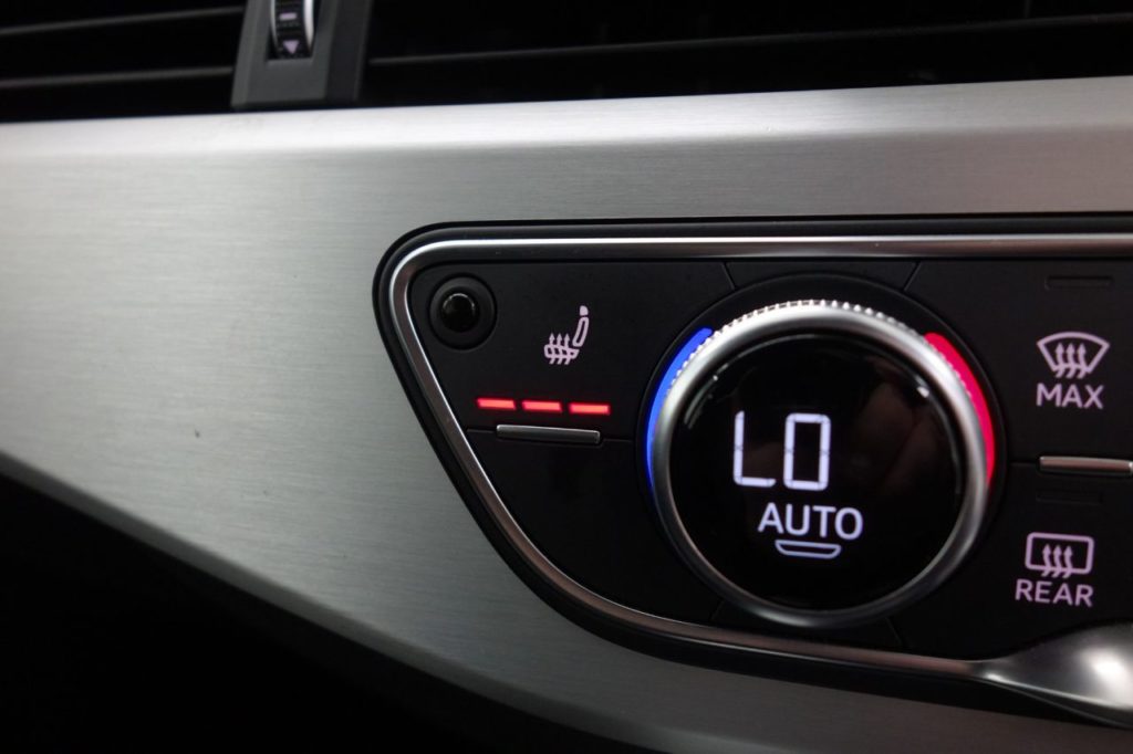 Used_2017_WHITE_AUDI_A4_1