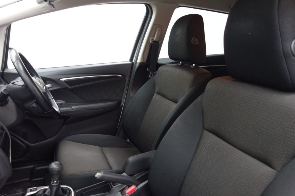 Used_2017_WHITE_HONDA_JAZZ_1