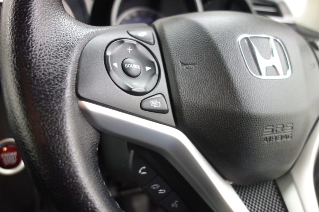 Used_2017_WHITE_HONDA_JAZZ_1