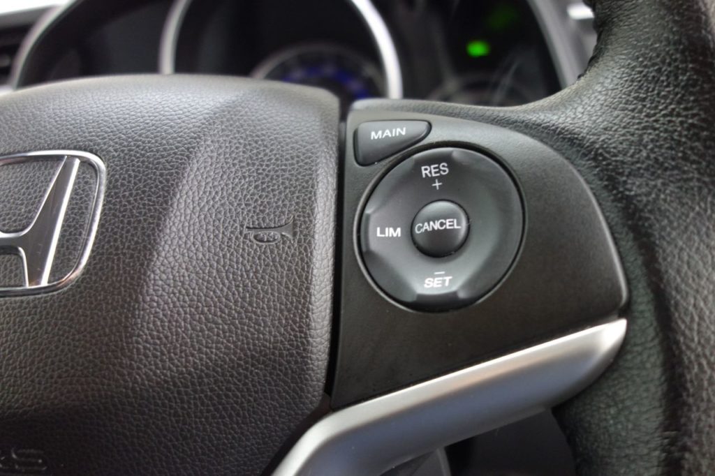 Used_2017_WHITE_HONDA_JAZZ_1