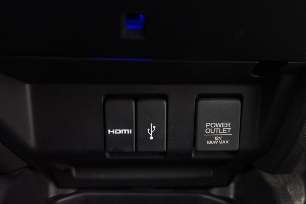 Used_2017_WHITE_HONDA_JAZZ_1