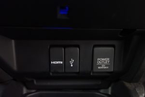 Used_2017_WHITE_HONDA_JAZZ_1