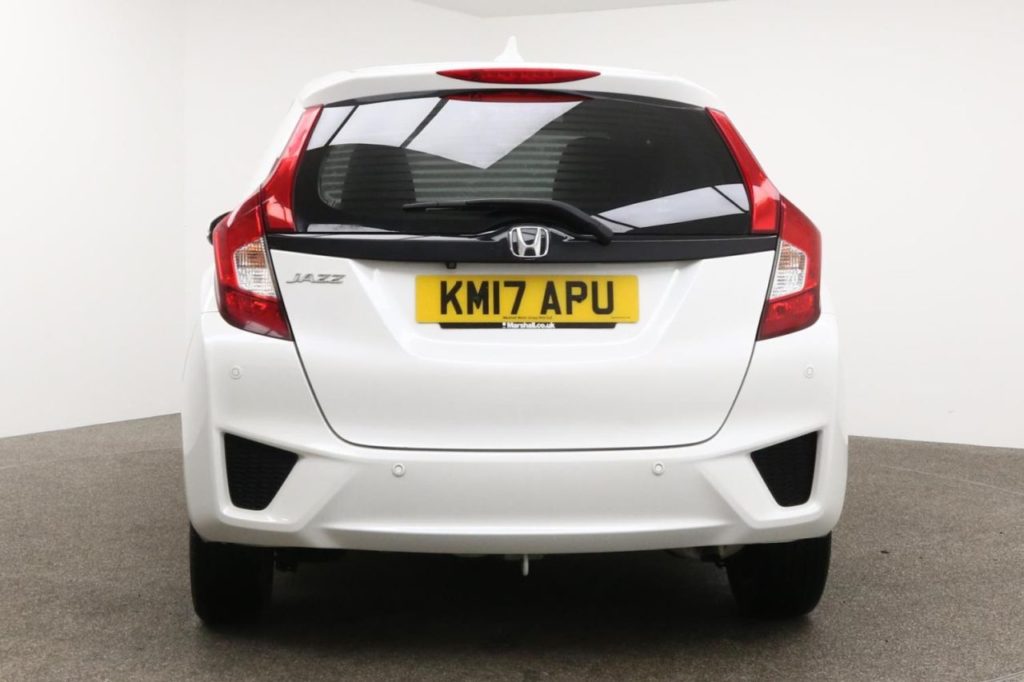Used_2017_WHITE_HONDA_JAZZ_1