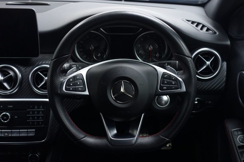 Used_2017_WHITE_MERCEDES-BENZ_A-CLASS_1