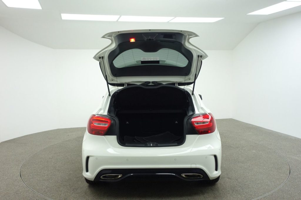 Used_2017_WHITE_MERCEDES-BENZ_A-CLASS_1