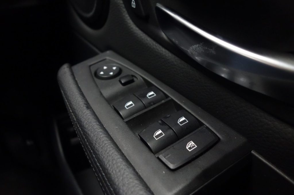 Used_2018_BLACK_BMW_2-SERIES_1