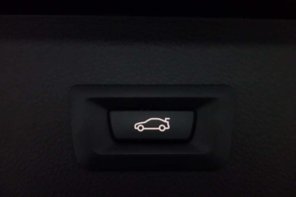 Used_2018_BLACK_BMW_2-SERIES_1