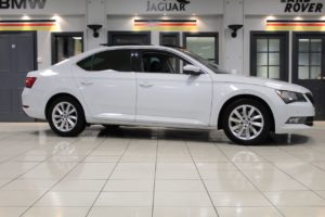 Used 2018 WHITE SKODA SUPERB Hatchback 2.0 SE TECHNOLOGY TDI 5d 148 BHP (reg. 2018-02-02) for sale in Bramhall