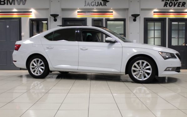 Used 2018 WHITE SKODA SUPERB Hatchback 2.0 SE TECHNOLOGY TDI 5d 148 BHP (reg. 2018-02-02) for sale in Bramhall