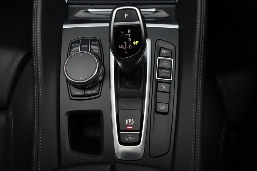 Used_2019_WHITE_BMW_X6_3