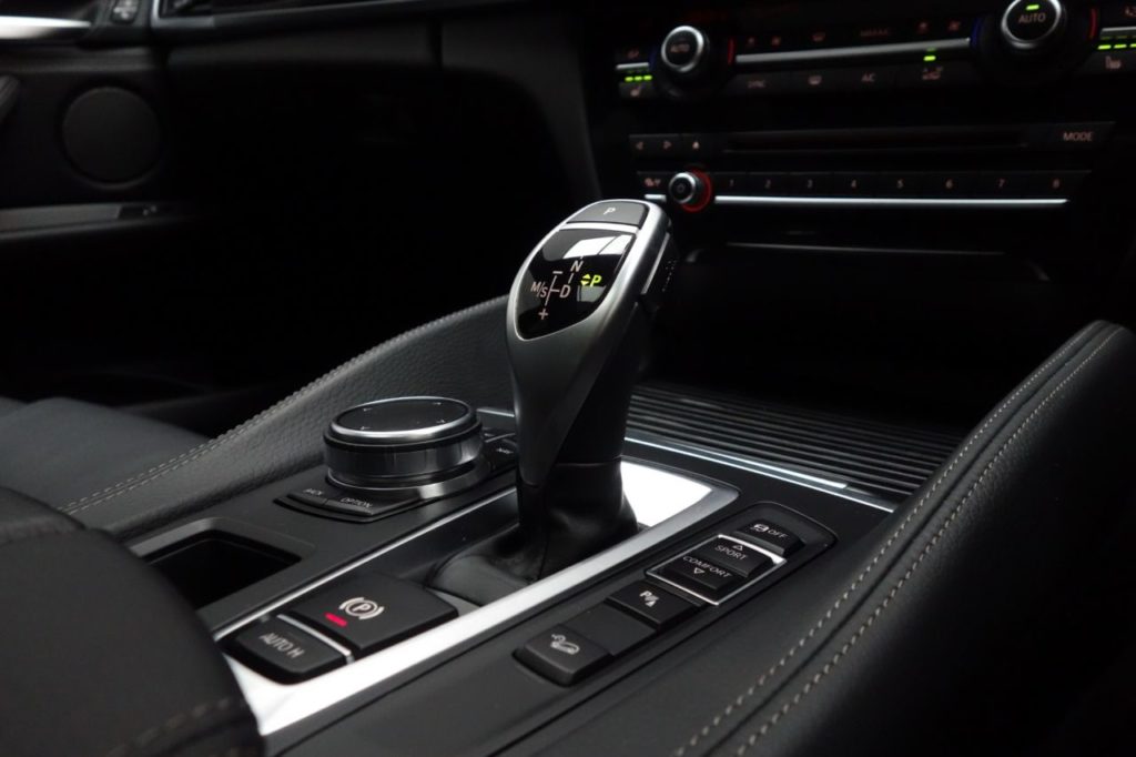 Used_2019_WHITE_BMW_X6_3