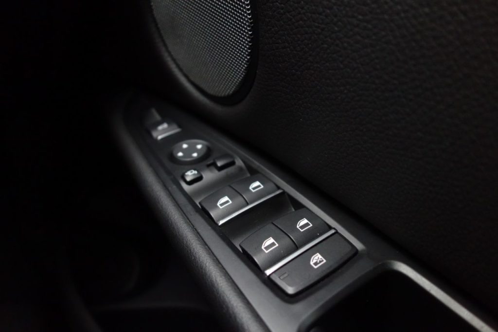 Used_2019_WHITE_BMW_X6_3