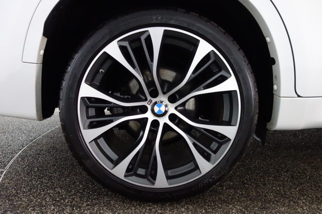Used_2019_WHITE_BMW_X6_3