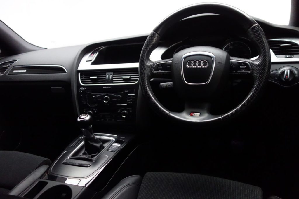 Used_2011_RED_AUDI_A4_3