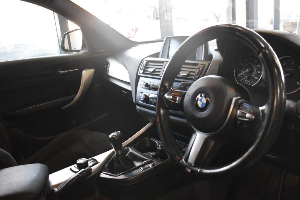 Used_2014_WHITE_BMW_1-SERIES_2