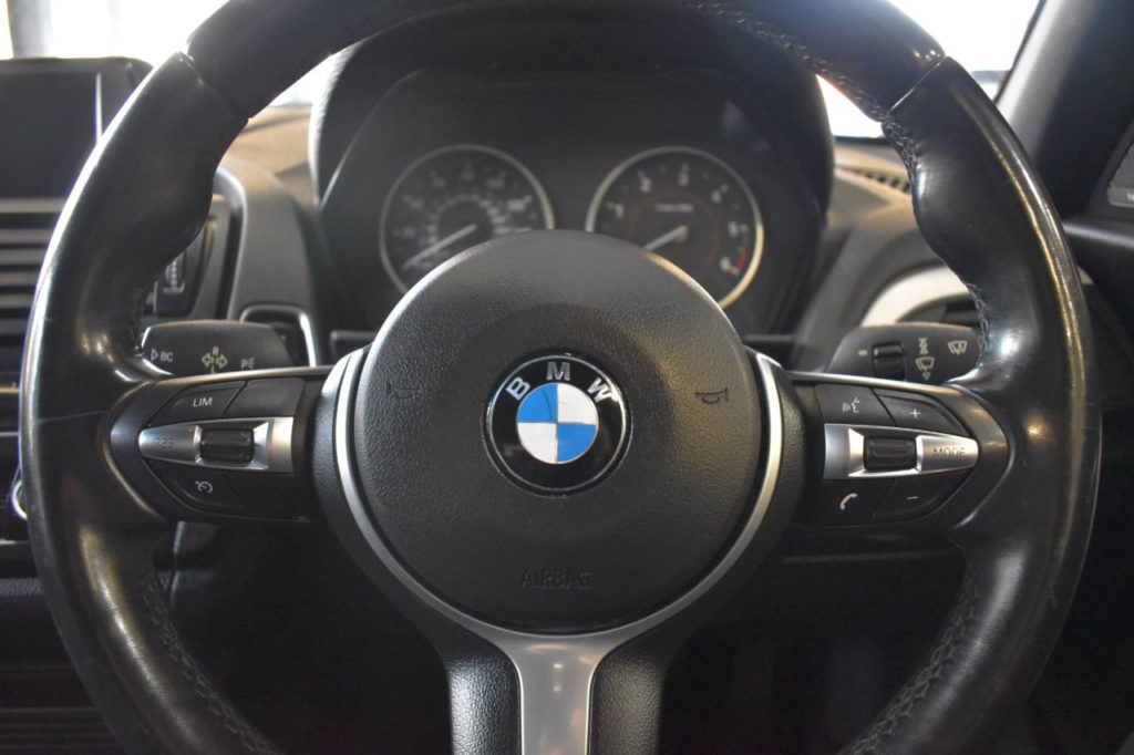 Used_2014_WHITE_BMW_1-SERIES_2