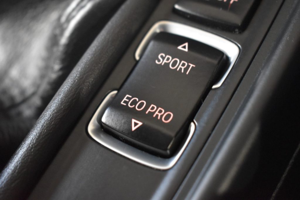 Used_2014_WHITE_BMW_1-SERIES_2