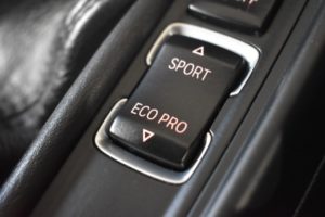 Used_2014_WHITE_BMW_1-SERIES_2