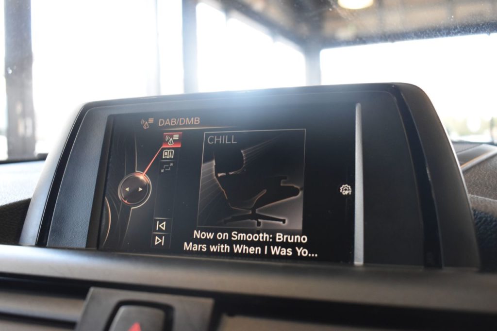 Used_2014_WHITE_BMW_1-SERIES_2