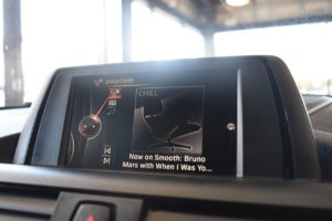 Used_2014_WHITE_BMW_1-SERIES_2