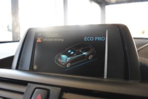 Used_2014_WHITE_BMW_1-SERIES_2