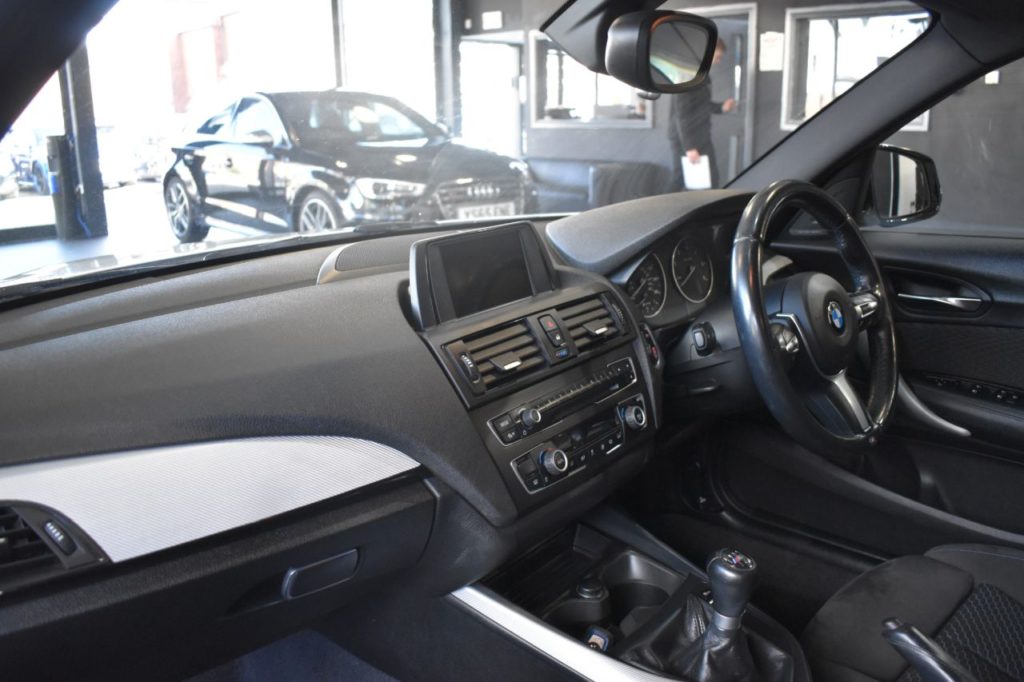 Used_2014_WHITE_BMW_1-SERIES_2