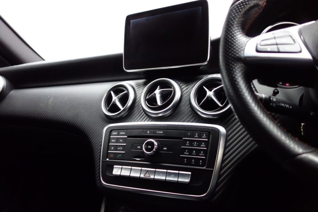 Used_2015_BLACK_MERCEDES-BENZ_A-CLASS_2