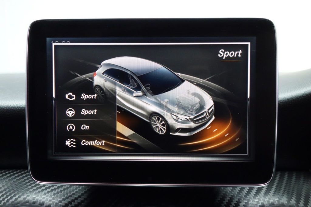Used_2015_BLACK_MERCEDES-BENZ_A-CLASS_2