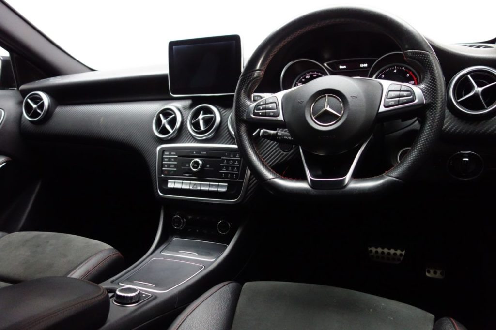 Used_2015_BLACK_MERCEDES-BENZ_A-CLASS_2